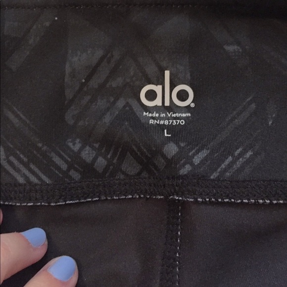 Alo Yoga capris - Picture 4 of 5